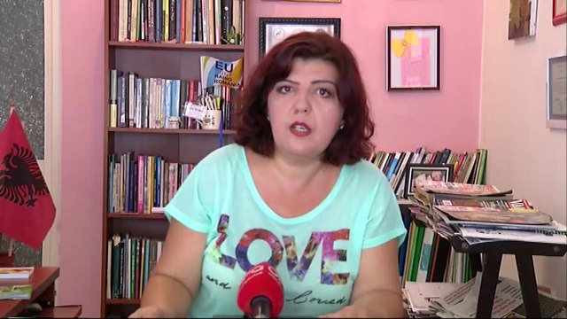 Ora News - Psikologja: Shoqëria bombardohet nga mëngjesi deri në darkë me kronikë të zezë