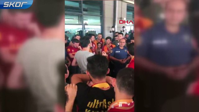 Fenerbahçeli komiser, Galatasaraylı taraftarlarla tezahürat yaptı