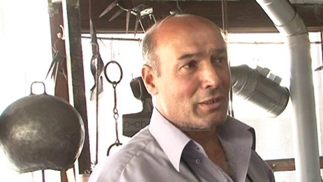 Të trashëgosh zanatin, katër breza punojnë si kovaç - Top Channel Albania - News - Lajme