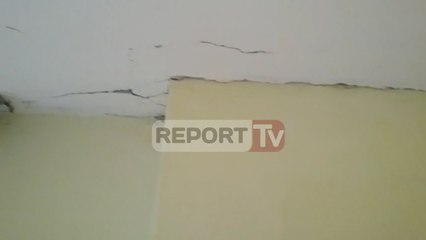 Mure të plasaritura dhe orendi shtëpiake për tokë, pasojat e tërmetit në Dibër