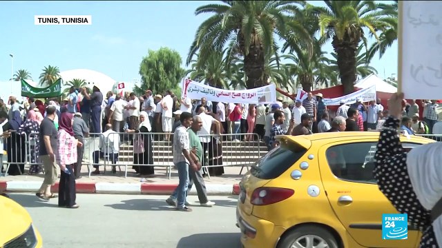 Tunisian fundamentalists protest report on sexual equality