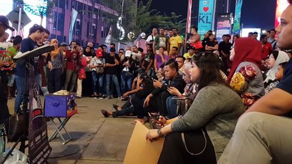 Dia milik orang versi 60 an diredeem buskers,siap ada poco poco lagi