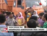 Polisi Bubarkan Unjuk Rasa Ibu-Ibu Dengan Tembakan