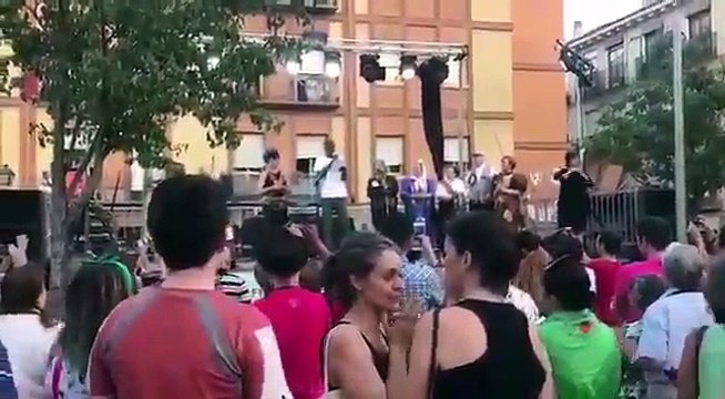 El PP lamenta insultos a la Policía en el pregón de los manteros en las fiestas del madrileño barrio de Lavapiés