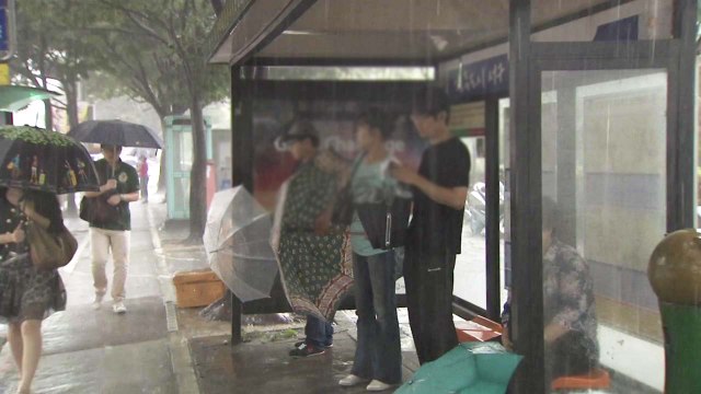 [날씨] 휴일 폭염 속 소나기...당분간 더위 계속 / YTN