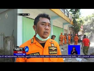Petugas Masih Mencari Pengendara Sepeda Motor yang Tertimbun Bangunan Akibat Gempa - NET 12