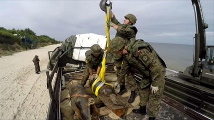 شاهد: انتشال قذائف تعود للحرب العالمية الثانية شمال بولندا