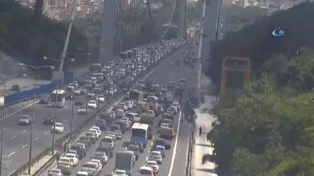 Fatih Sultan Mehmet Köprüsü'nde 5 Araç Birbirine Girdi