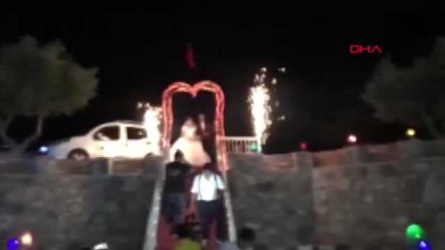 Aydın Balayı Yolundaki Kazada Gelin Öldü, Damat ve 2 Kişi Yaralı