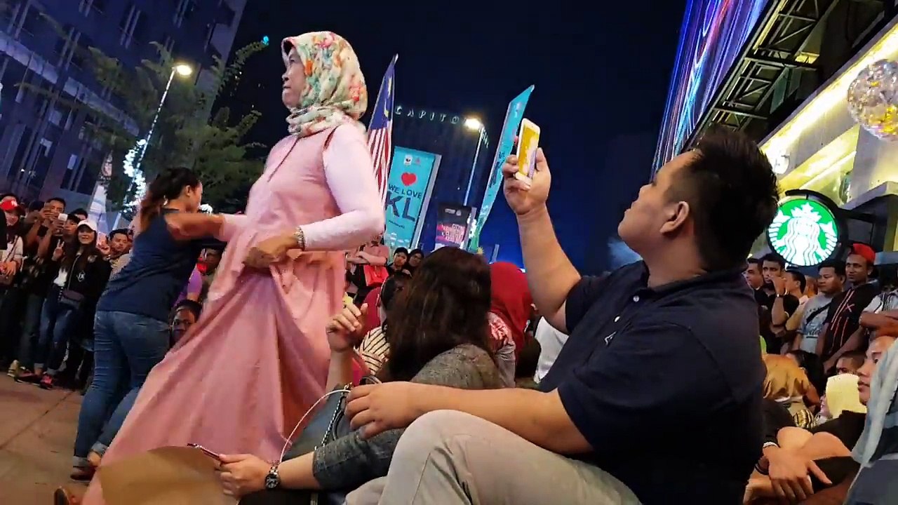 dangdut bukit bintang asyik banget,nurul feat redeem buskers-JARAN GOYAN&APA MAH APA ATUH