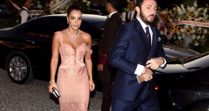 Düğününe 1 Milyon Lira Harcayan Bengü, Geleneksel Kına Gecesi İçin Alışveriş Yaptı