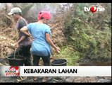 Warga Bantu Pemadaman Kebakaran Lahan di Riau