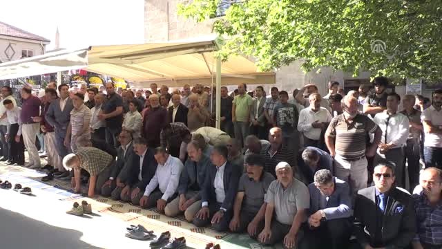 TBMM Başkanı Yıldırım Milletvekili İsmet Yılmaz'ın Annesinin Cenaze Törenine Katıldı