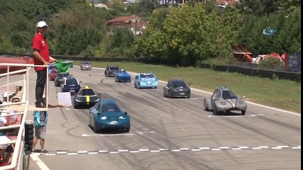 Üniversite Öğrencileri Tasarladıkları Elektrikli Araçları ile Kıyasıya Yarıştı