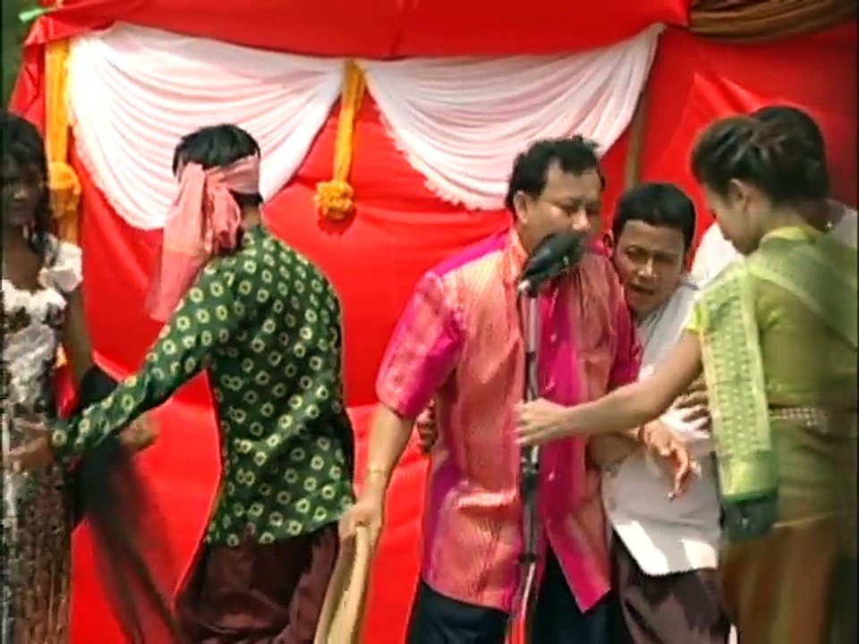 រឿងកំប្លែង អាយ៉ៃចូលឆ្នាំខ្មែរ ២០០៣ Ayai Khmer 2003 Part7