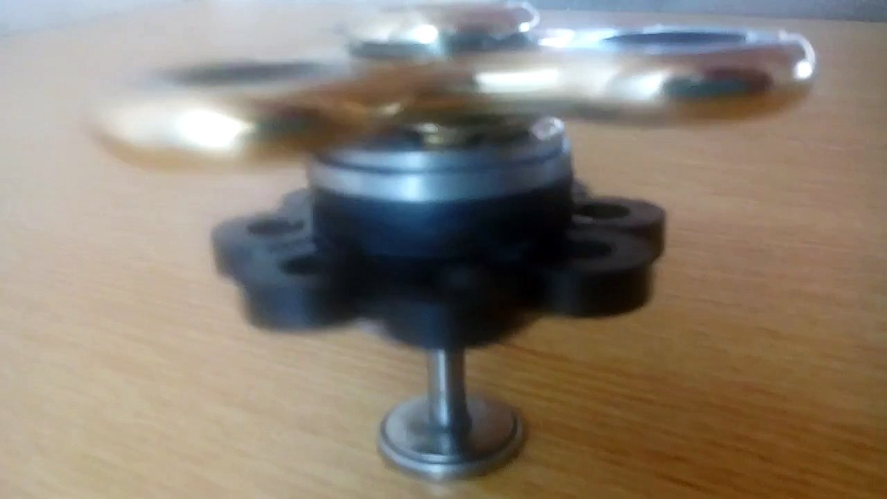 AMAZING...! Fidget Spinner Trick[U.P]