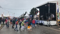 La pluie n’arrête pas les festivaliers au village