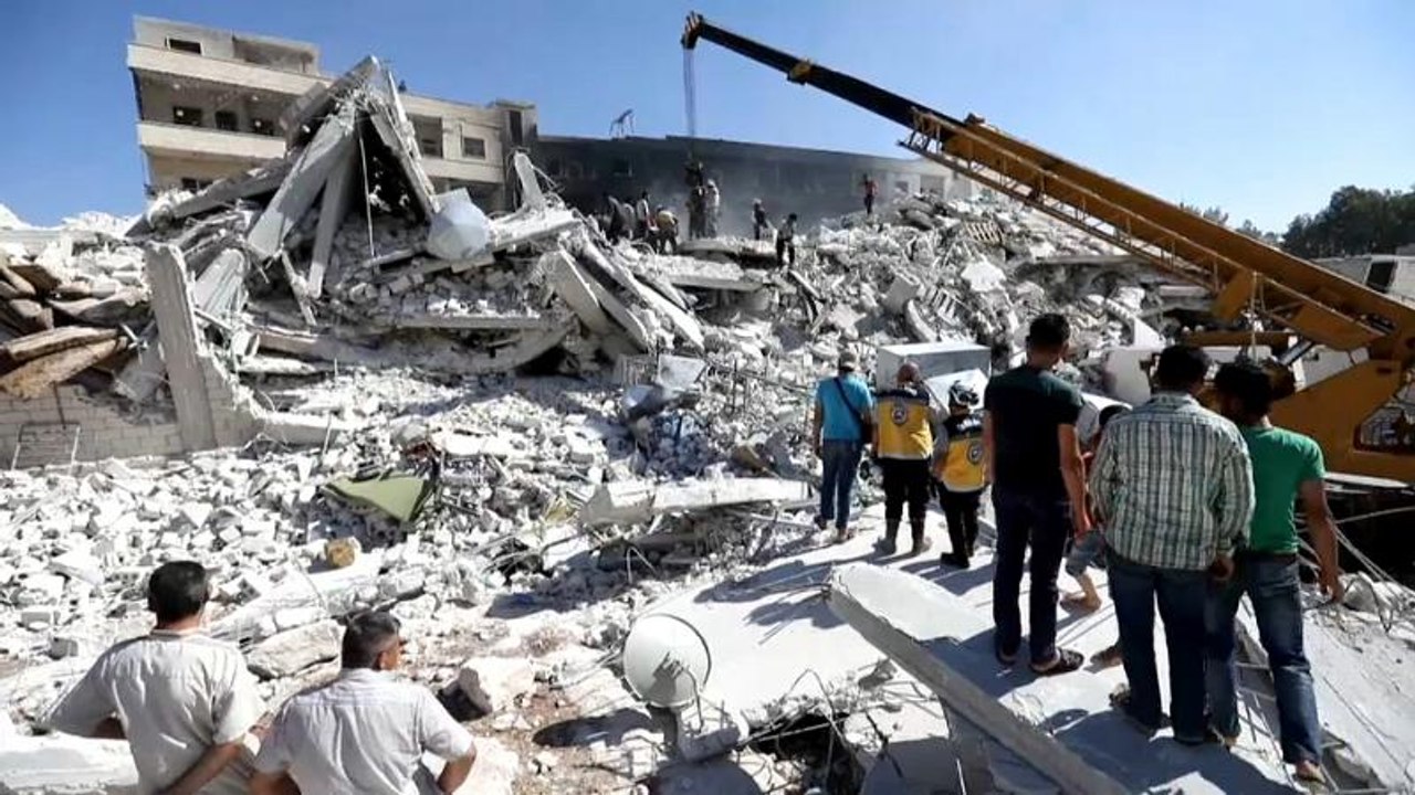 Idlib, decine di morti nell'esplosione di un edificio
