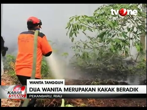 Aksi Pemadam Kebakaran Perempuan di Hutan Pekanbaru
