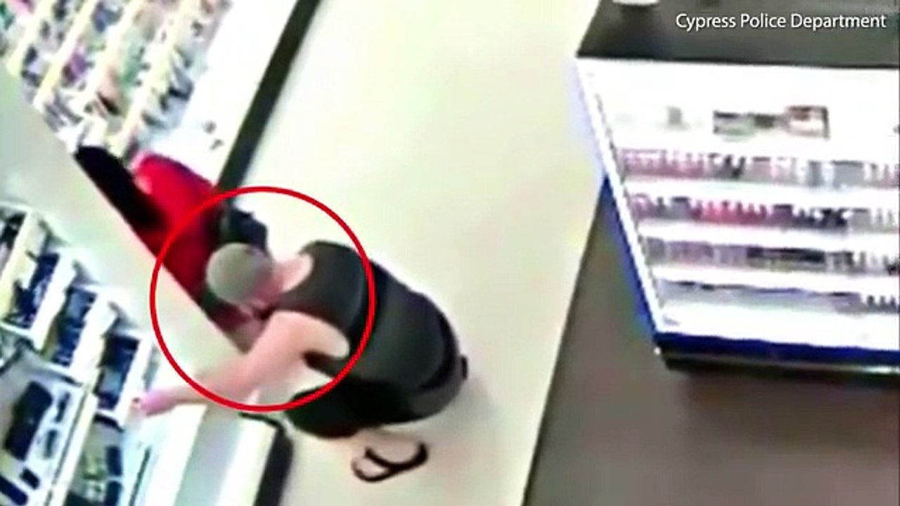Padre descubre a hombre tomando fotos en partes íntimas de su hija y así lo enfrentó(VÍDEO)