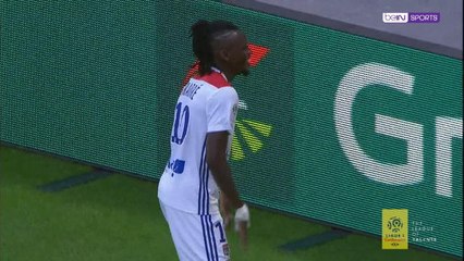 Download Video: VIRAL : Football : Bertrand Traoré humiliates Amiens’ defence