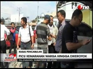 Скачать видео: Perlihatkan Kemaluan di Depan Wanita, Oknum Polisi Dihajar Massa