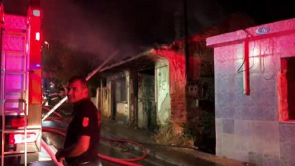 İzmir’de metruk bir evde yangın çıktı