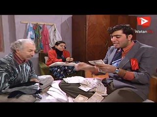 ابو منال يدفع لشفيق منشان الكشك وغادة تعترض  - باسم ياخور  - عيلة سبع نجوم