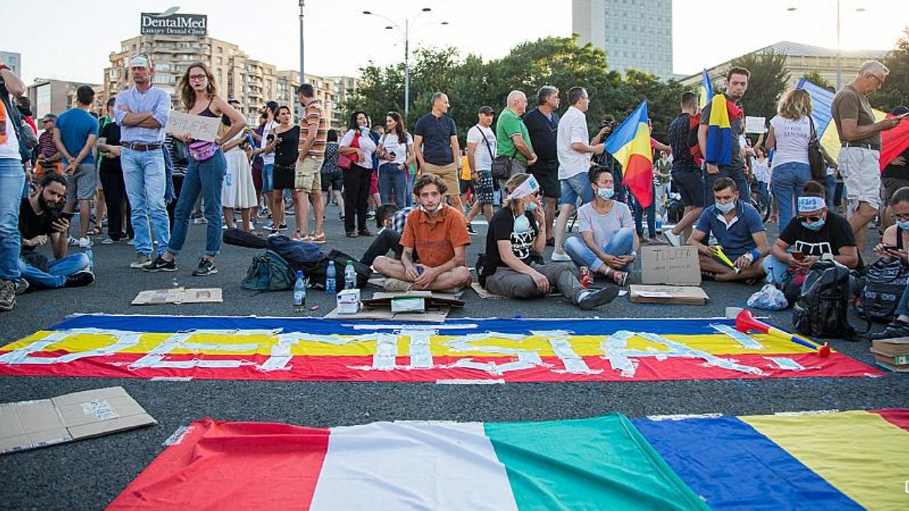 Három napon át tüntettek a kormány és a korrupció ellen Romániában