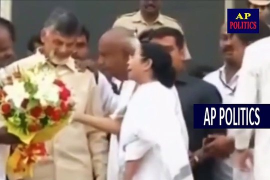 Chandra babu Naidu met Sonia and Rahul Gandhi at Kumara Swamy-AP Politics
