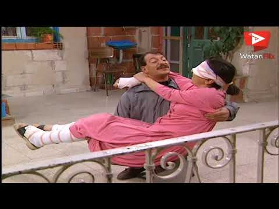 لما المتحرش يساعد بأنقاذ غادة شفيق اكيد رح يهستر  - شكران مرتجى -  عيلة سبع نجوم