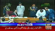 Assembly hall echoed with PTI slogans as Imran Khan came ahead to sign