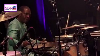 Youssou Ndour fond en larmes en chantant l'Afrique !