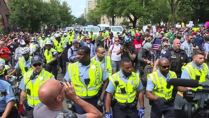 USA: Hunderte stellen sich Mini-Neonazi-Aufmarsch entgegen