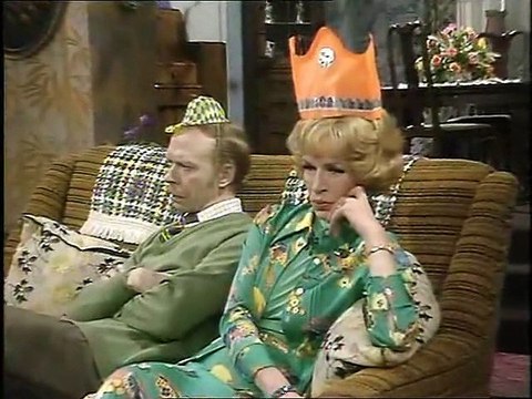 LOS ROPER,George y Mildred,CAPITULO 1,TEMPORADA 2,EPISODIO COMPLETO ESPAÑOL,SERIE TV,HUMOR,COMEDIA SITCOM BRITANICA,THAMES TELEVISION,Reino Unido,LOS 70´S,TVE 1,Brian Murphy,Yootha Joyce,un matrimonio mal avenido,BUENISIMA,NOSTALGIA,RETRO,VINTAGE
