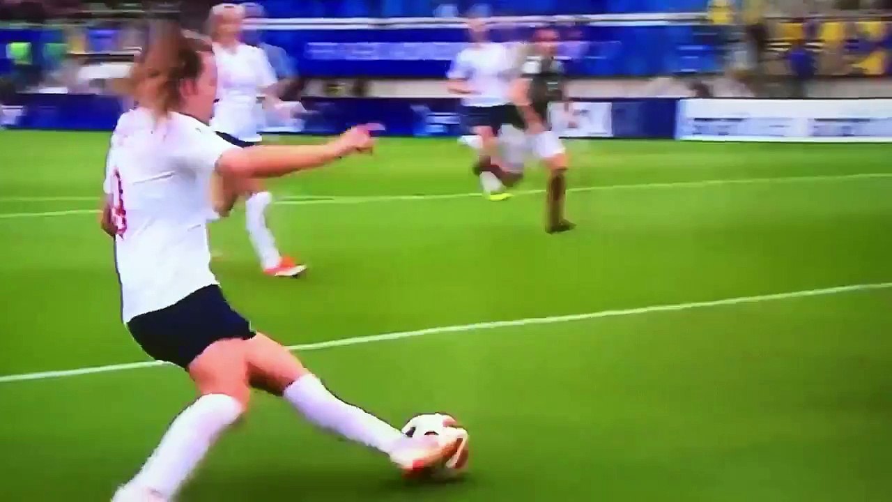 Kadın Futbolcunun Harika Golü