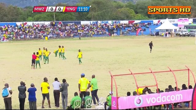 Hivi ndivyo CANAVARO NADIR alivyoiaga YANGA na kusimamisha mchezo kwa mda YANGA vs MAWENZI.