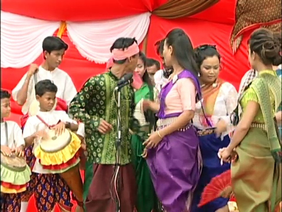 រឿងកំប្លែង អាយ៉ៃចូលឆ្នាំ២០០៣ Ayai Khmer 2003 Part8