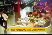 Mozo venezolano salvó de morir a mujer en pollería de Chorrillos
