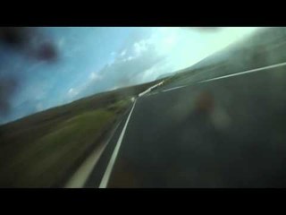 Tải video: Bruce Anstey chases John McGuinness! TT 2014 Superbike - Practice - HD