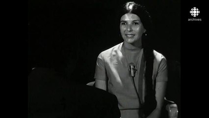 En 1964, la jeune Alanis Obomsawin souligne l'apport des Autochtones à la société dans un entretien avec le journaliste Jean Ducharme