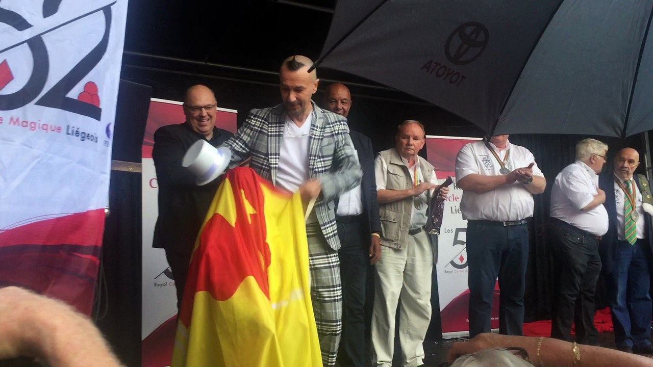 Costume de Magicien remis à Tchantchès par Arturo Brachetti - Liège