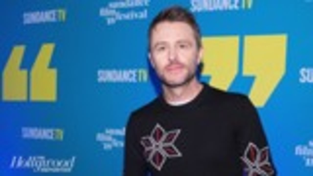 Chris Hardwick Makes Tearful Return to 'Talking Dead' | THR News