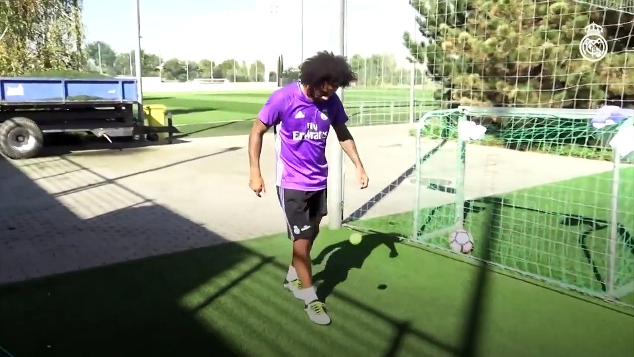 N Hayat... Tenis topu varken futbol topuna gerek yok!