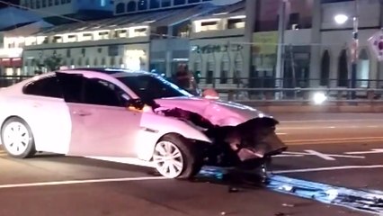 경기 김포에서 음주 차량 가로등 들이받아 / YTN