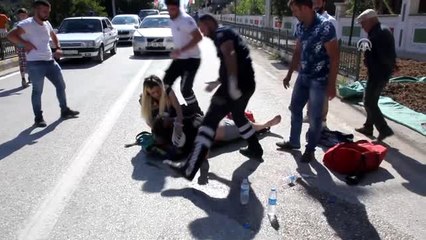 Pat Pat ile Motosiklet Çarpıştı: 2 Yaralı