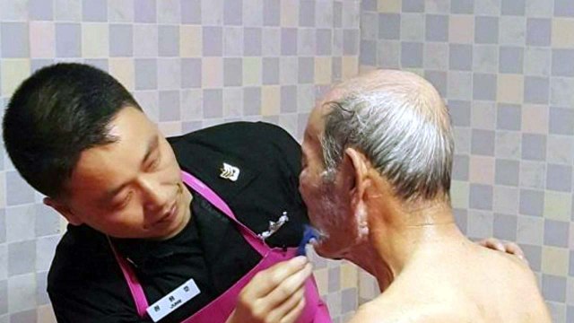 [좋은뉴스] '육지 나올 때마다' 봉사활동 나서는 해군 / YTN