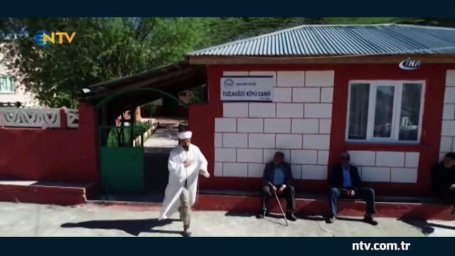 Cami köyde, minaresi tepede