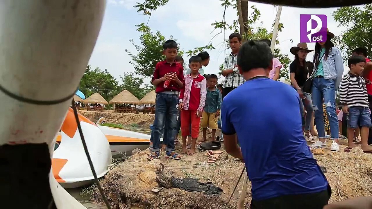 ធ្វើដំណើរ​តាមផ្លូវ​ជាតិ ៤១ បត់​ស្ដាំ​តាម​ផ្សារ​ត្រពាំង​អណ្ដើក (បើ​បត់​ឆ្វេង​ផ្សារ​អង្គតាសោម) ចម្ងាយ​ប្រមាណ ១០ គីឡូម៉ែត្រ ផុត​ផ្លូវ​ជាតិ​ចូល​ផ្លូវ​លំ រមណីយដ្ឋាន​