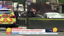 Une voiture percute les barrières du palais de Westminster, le siège du Parlement britannique à Londres